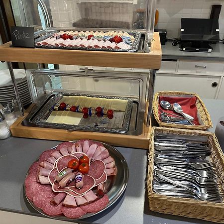 Hotel Hellers Twenty Four I -24H-Check-In- Friedrichshafen Bagian luar foto