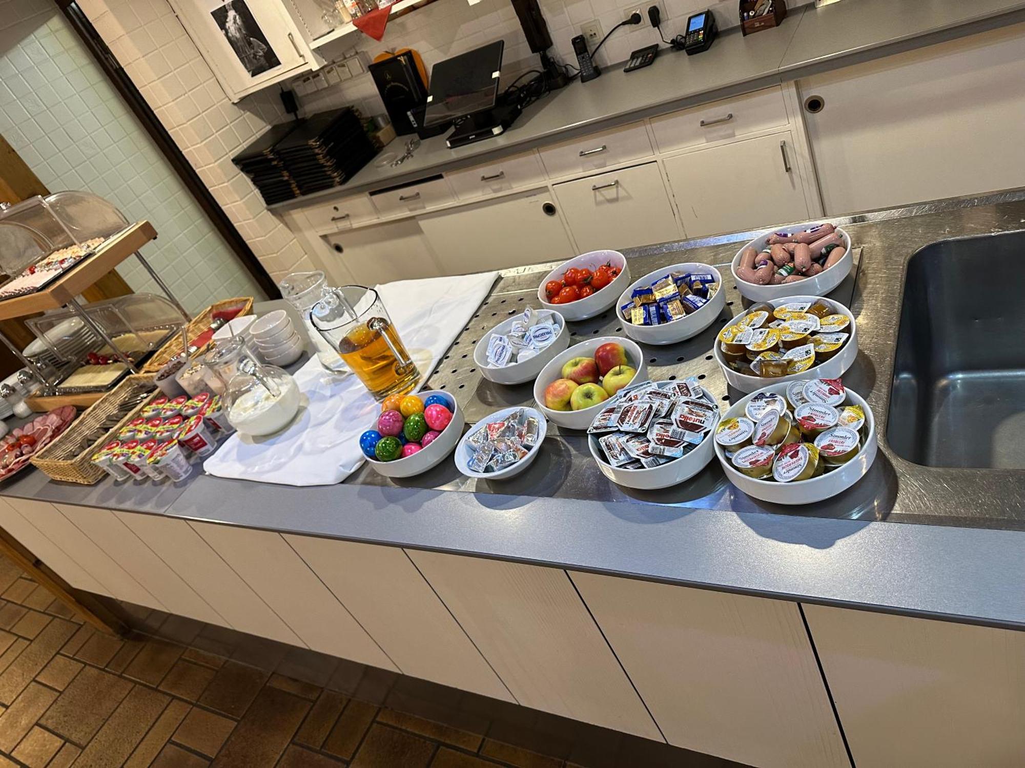 Hotel Hellers Twenty Four I -24H-Check-In- Friedrichshafen Bagian luar foto