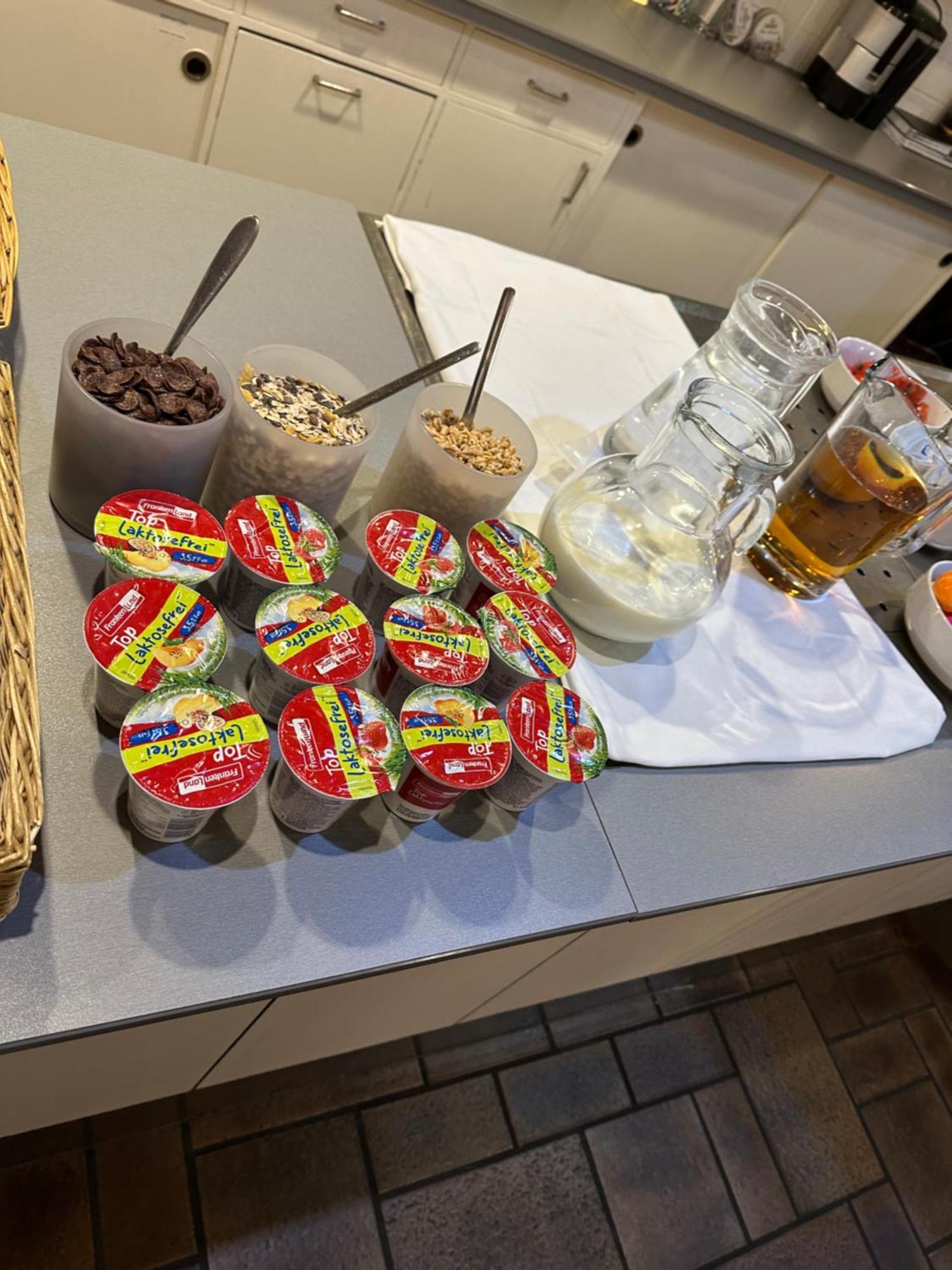 Hotel Hellers Twenty Four I -24H-Check-In- Friedrichshafen Bagian luar foto