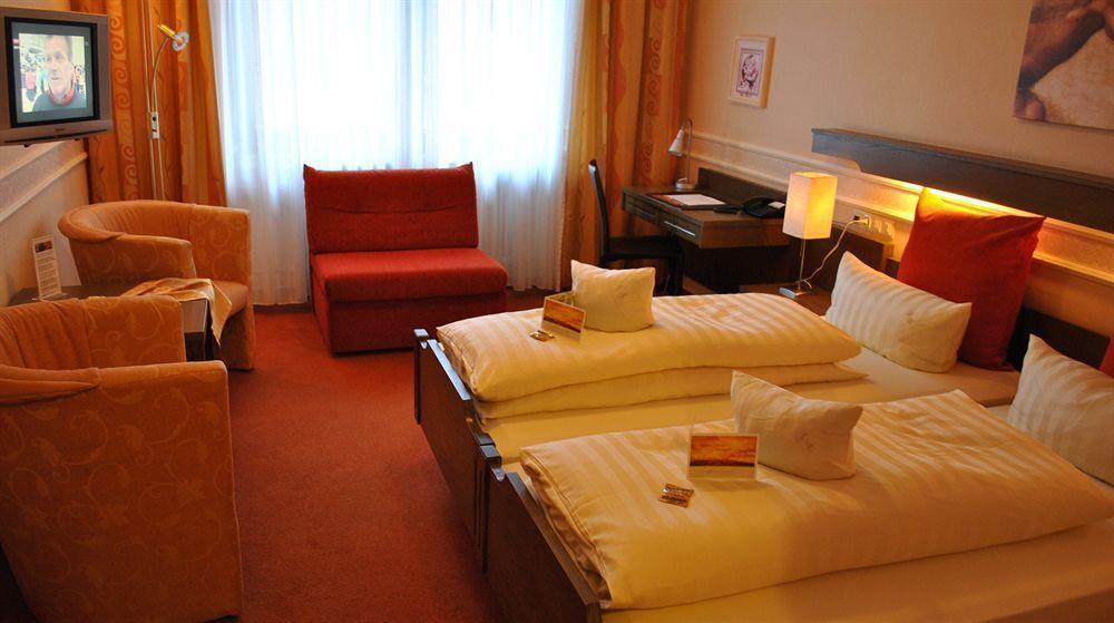 Hotel Hellers Twenty Four I -24H-Check-In- Friedrichshafen Bagian luar foto