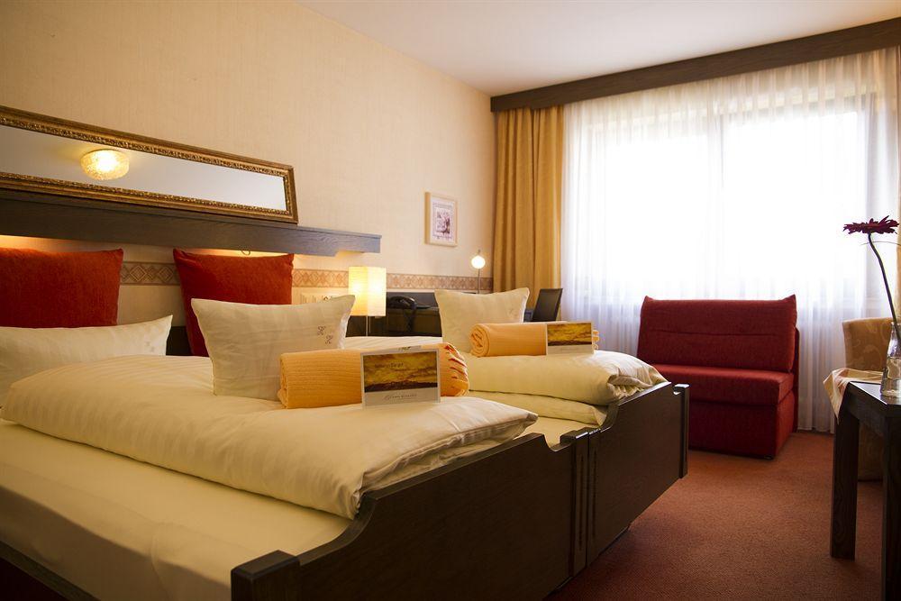 Hotel Hellers Twenty Four I -24H-Check-In- Friedrichshafen Bagian luar foto