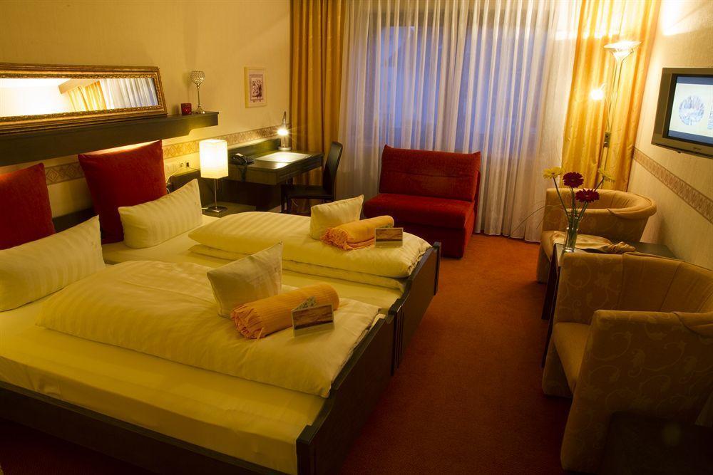 Hotel Hellers Twenty Four I -24H-Check-In- Friedrichshafen Bagian luar foto