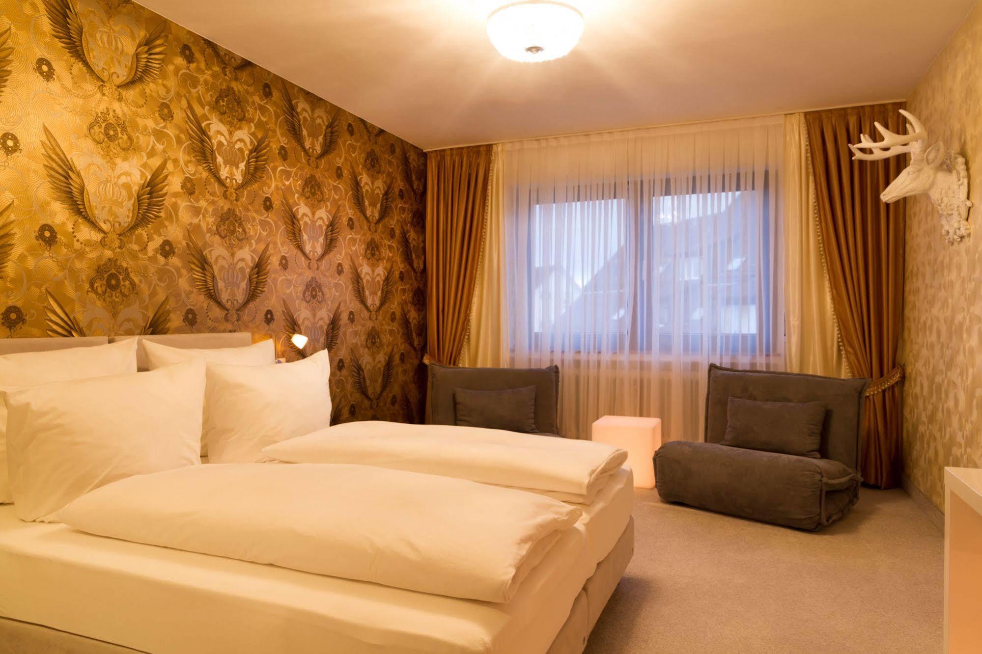 Hotel Hellers Twenty Four I -24H-Check-In- Friedrichshafen Bagian luar foto