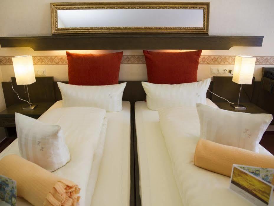 Hotel Hellers Twenty Four I -24H-Check-In- Friedrichshafen Bagian luar foto
