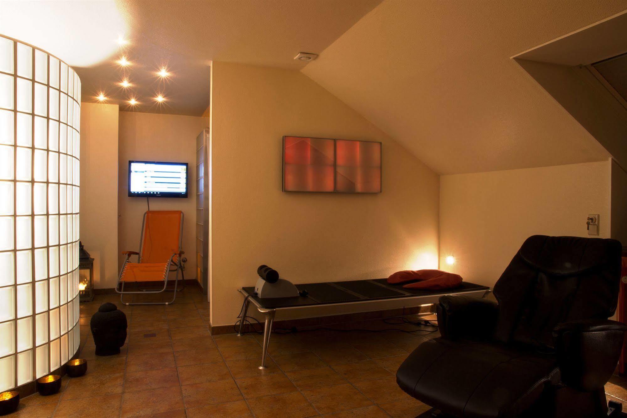 Hotel Hellers Twenty Four I -24H-Check-In- Friedrichshafen Bagian luar foto